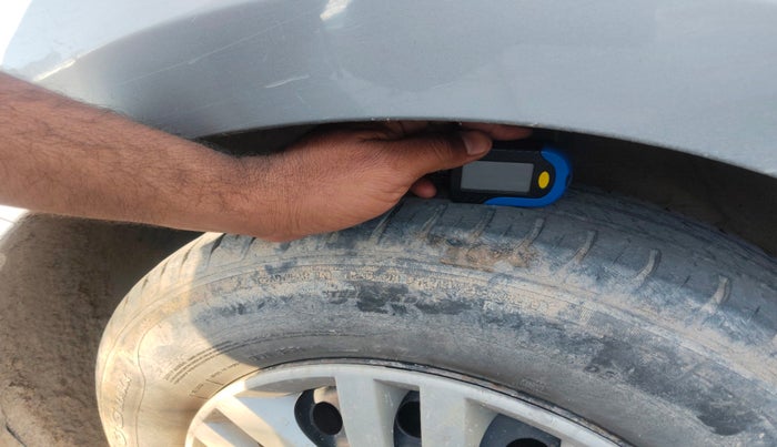 2022 Maruti Dzire VXI CNG, Petrol, Manual, 1,07,435 km, tyre