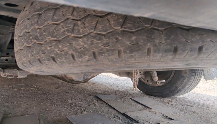 2013 Toyota Innova 2.5 VX 7 STR, Diesel, Manual, 1,99,972 km, tyre