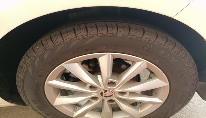 2016 Skoda Octavia 2.0 TDI CR STYLE PLUS AT, Diesel, Automatic, 1,48,663 km, tyre