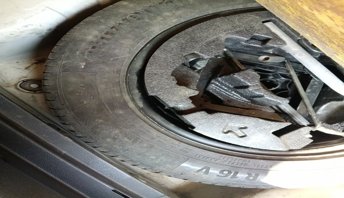 2016 Skoda Octavia 2.0 TDI CR STYLE PLUS AT, Diesel, Automatic, 1,48,663 km, tyre