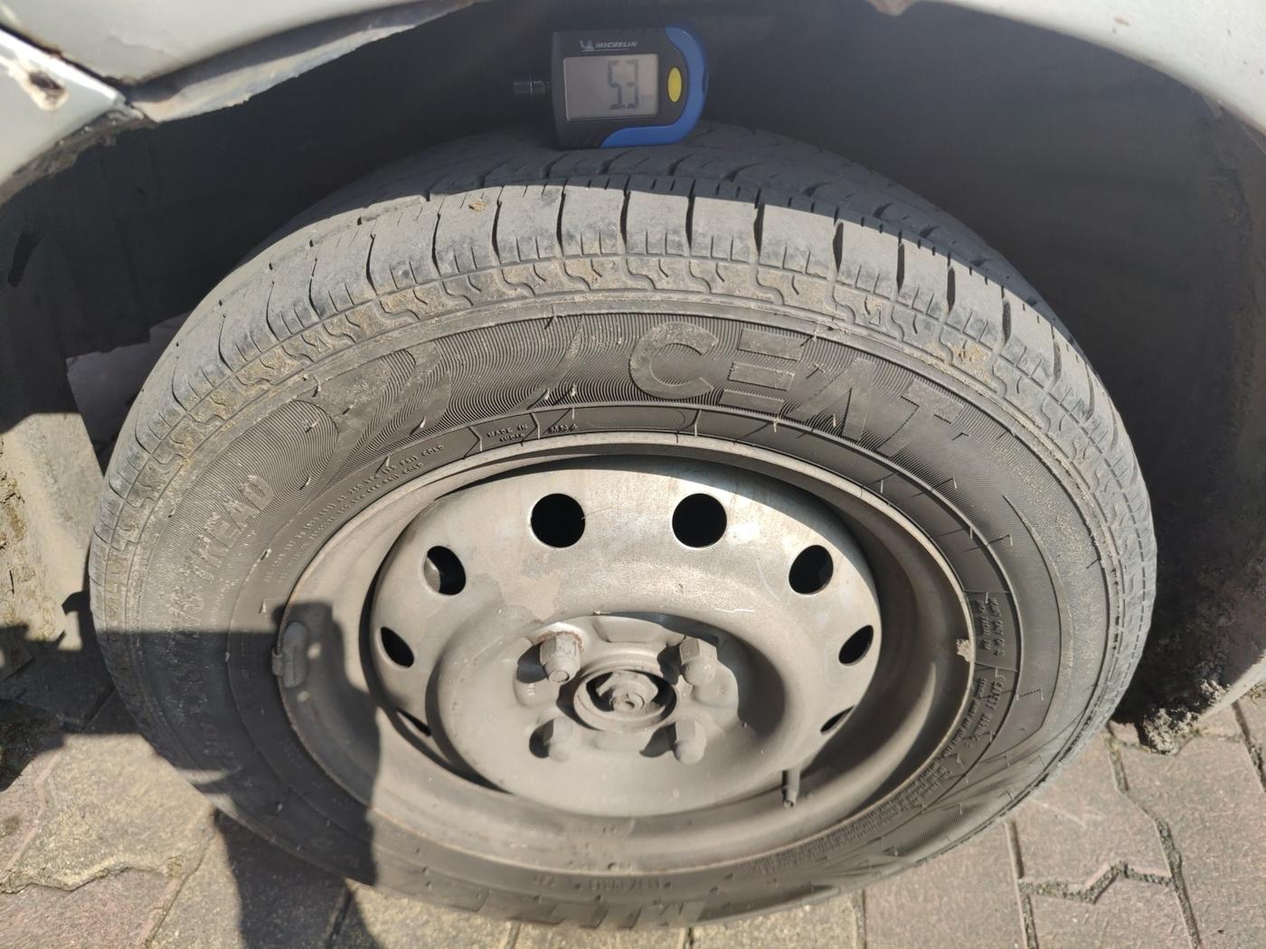 2016 Maruti Wagon R 1.0 LXI CNG, Petrol, Manual, 1,07,811 km, tyre