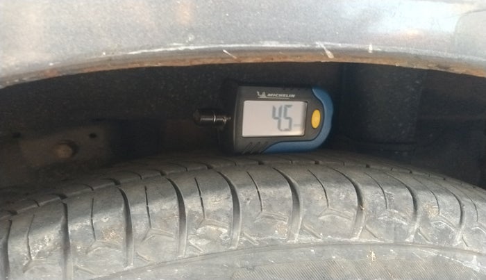 2014 Hyundai Eon ERA + LPG, Petrol, Manual, 1,52,631 km, tyre