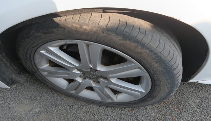 2012 Audi A4 2.0 TDI S LINE, Diesel, Automatic, 1,16,052 km, tyre