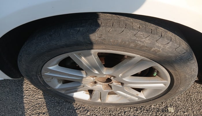 2012 Audi A4 2.0 TDI S LINE, Diesel, Automatic, 1,16,052 km, tyre