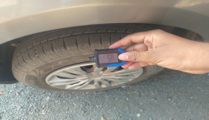 2013 Maruti Swift Dzire VXI, Petrol, Manual, 72,069 km, tyre