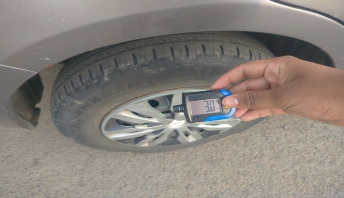 2013 Maruti Swift Dzire VXI, Petrol, Manual, 72,069 km, tyre