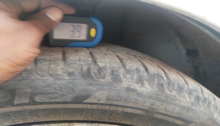 2014 Hyundai Verna FLUIDIC 1.6 CRDI SX, Diesel, Manual, 1,18,299 km, tyre