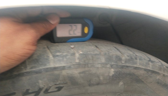 2014 Hyundai Verna FLUIDIC 1.6 CRDI SX, Diesel, Manual, 1,18,299 km, tyre