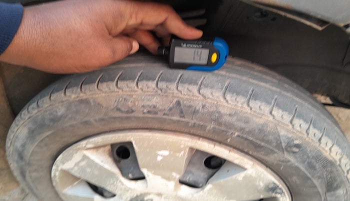 2013 Maruti Wagon R 1.0 LXI, Petrol, Manual, 64,445 km, tyre