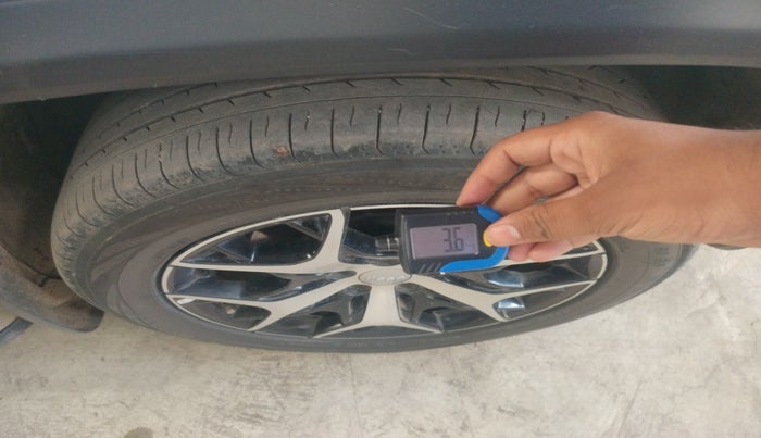 2023 Jeep MERIDIAN LIMITED 4X2 MT, Diesel, Manual, 89,558 km, tyre