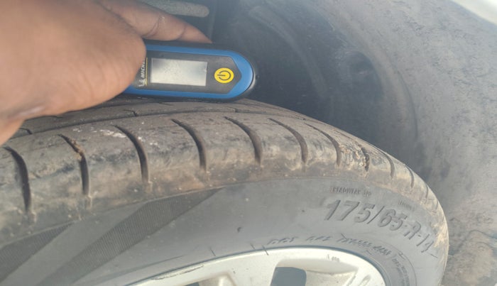 2018 Tata Tiago XZ PETROL, Petrol, Manual, 61,391 km, tyre