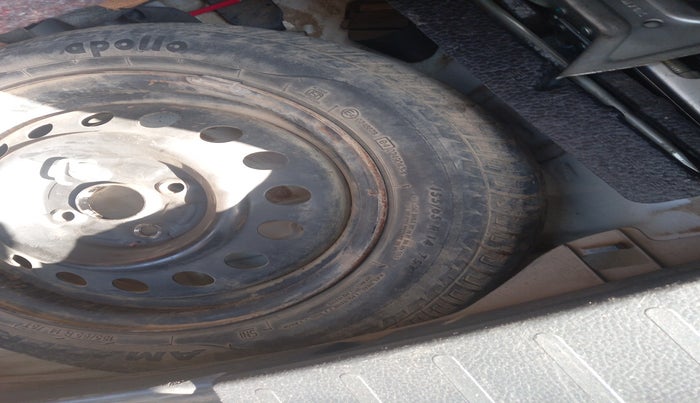 2016 Maruti Wagon R 1.0 VXI AMT, Petrol, Automatic, 42,000 km, tyre