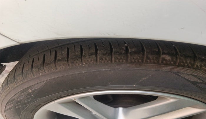 2016 Volvo S60 Momentum D4, Diesel, Automatic, 1,02,528 km, tyre