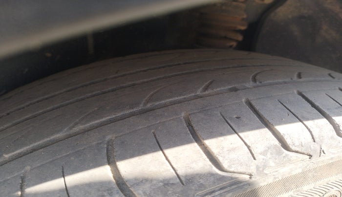 2015 Hyundai Creta SX (O) 1.6 DIESEL, Diesel, Manual, 1,07,007 km, tyre