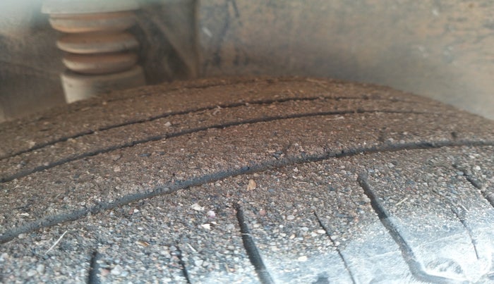 2015 Hyundai Creta SX (O) 1.6 DIESEL, Diesel, Manual, 1,07,007 km, tyre