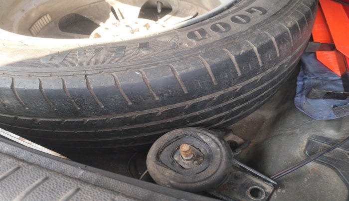 2015 Hyundai Creta SX (O) 1.6 DIESEL, Diesel, Manual, 1,07,007 km, tyre