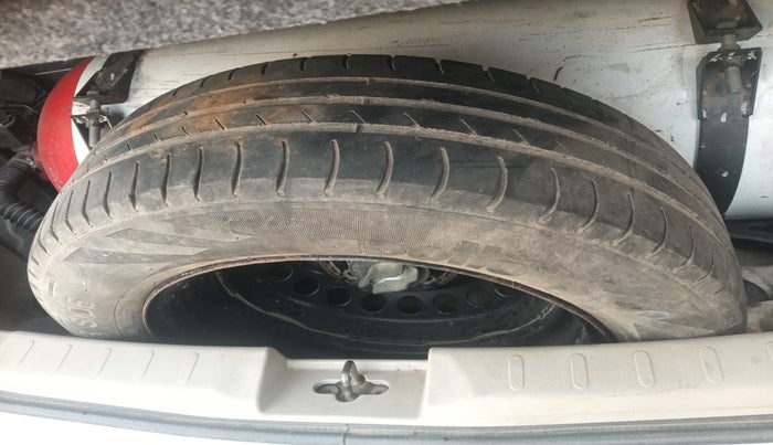 2018 Maruti Celerio VXI CNG, Petrol, Manual, 1,37,273 km, tyre