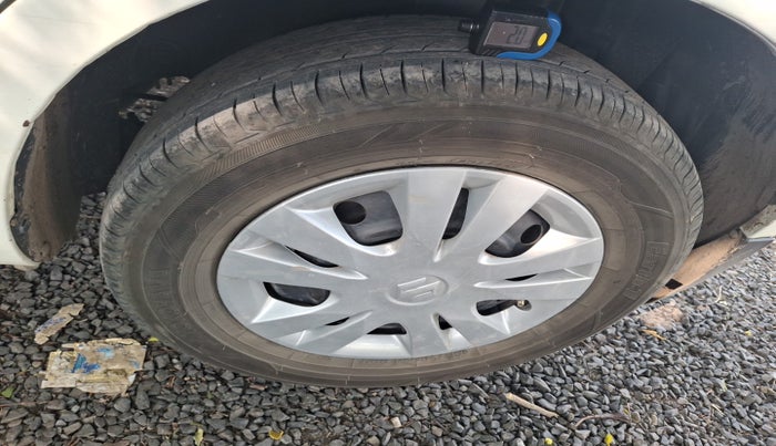 2014 Maruti Swift VDI, Diesel, Manual, 2,59,397 km, tyre