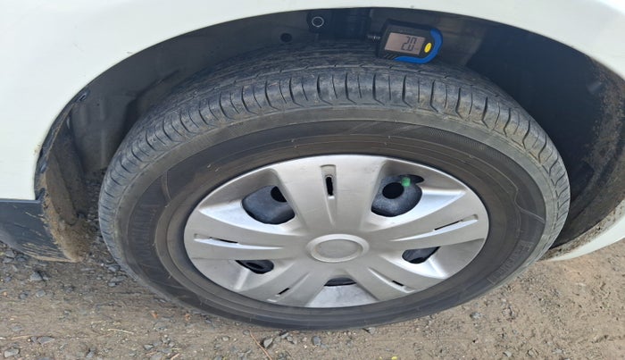 2014 Maruti Swift VDI, Diesel, Manual, 2,59,397 km, tyre