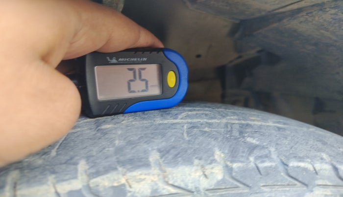 2017 Maruti Swift Dzire LXI (O), Petrol, Manual, 1,60,051 km, tyre