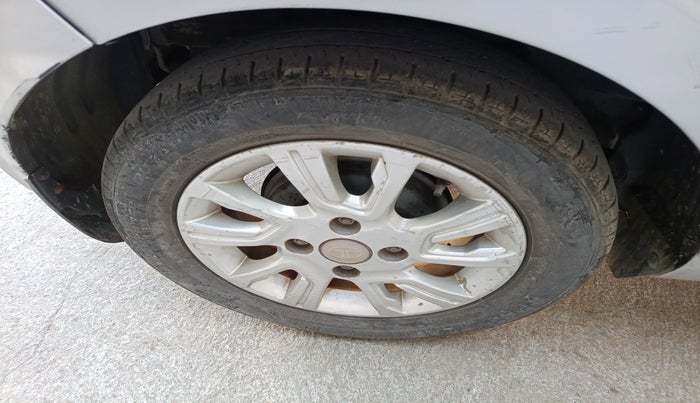 2018 Tata Tiago XZ PETROL, Petrol, Manual, 1,23,556 km, tyre
