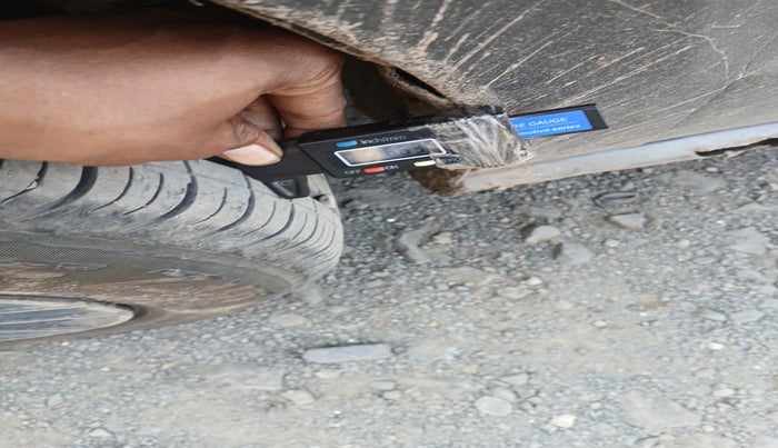 2012 Volkswagen Polo COMFORTLINE 1.2L, Diesel, Manual, 2,80,010 km, tyre