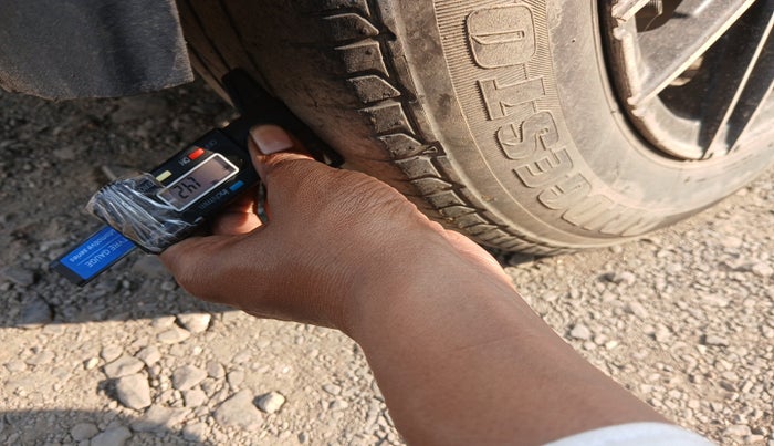 2012 Volkswagen Polo COMFORTLINE 1.2L, Diesel, Manual, 2,80,010 km, tyre