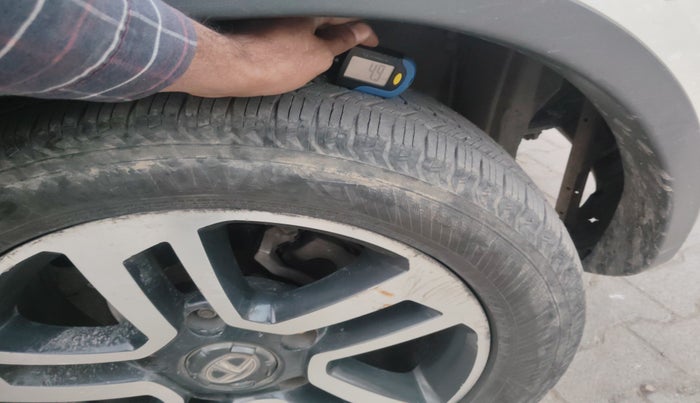 2017 Tata Hexa XT 4X2 6 STR, Diesel, Manual, 1,11,484 km, tyre