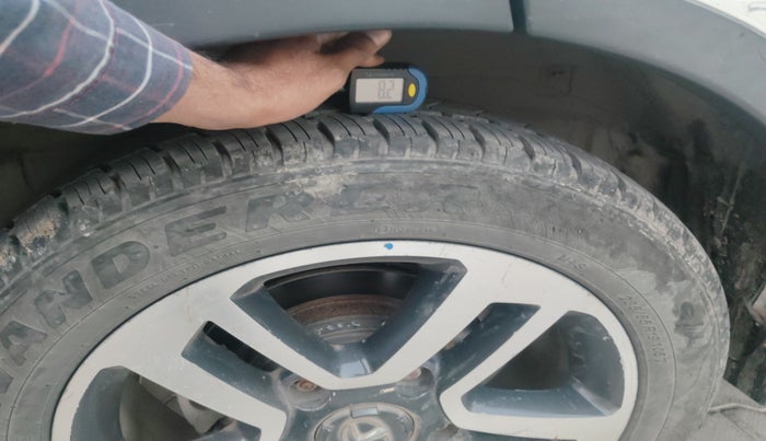 2017 Tata Hexa XT 4X2 6 STR, Diesel, Manual, 1,11,484 km, tyre