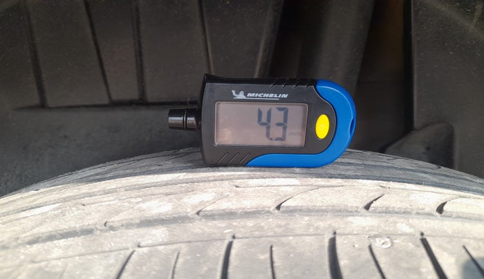 2017 Maruti Dzire VDI, Diesel, Manual, 1,64,238 km, tyre