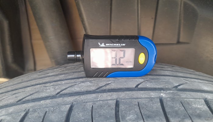 2017 Maruti Dzire VDI, Diesel, Manual, 1,64,238 km, tyre