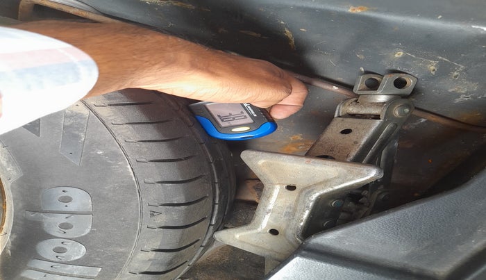 2017 Maruti Dzire VDI, Diesel, Manual, 1,64,238 km, tyre