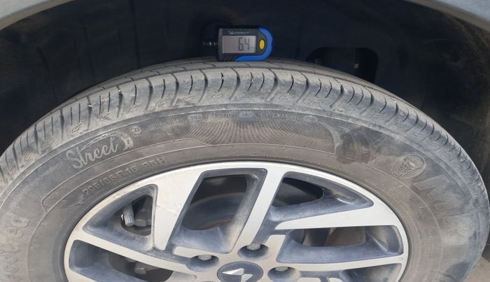 2024 Mahindra XUV 3XO AX5 1.5 Turbo Diesel, Diesel, Manual, 29,954 km, tyre