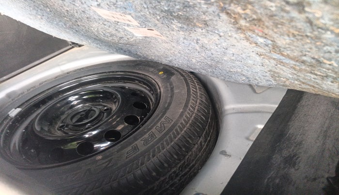 2016 Ford Figo Aspire TITANIUM 1.2 PETROL, Petrol, Manual, 69,599 km, tyre