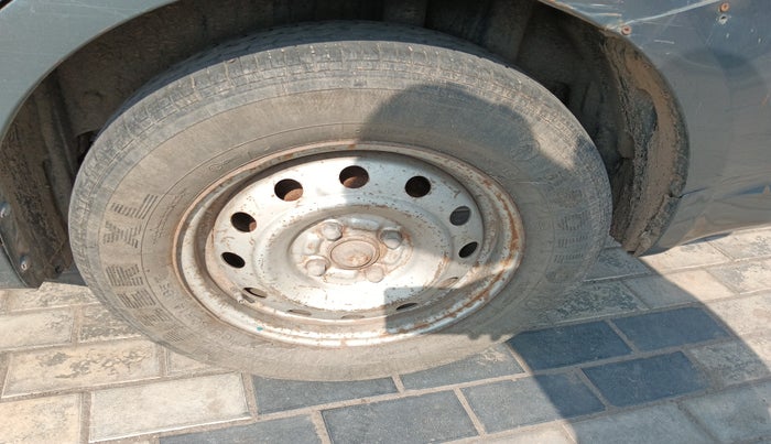 2011 Maruti Swift LDI, Diesel, Manual, 1,88,554 km, tyre