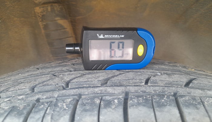 2013 Renault Scala RXL DIESEL, Diesel, Manual, 1,31,829 km, tyre