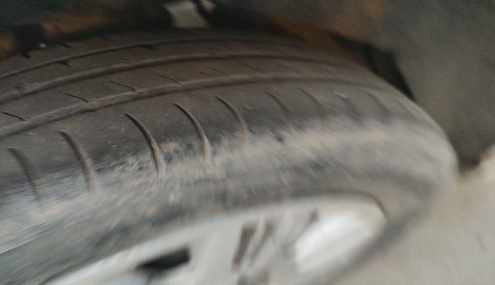 2011 Hyundai Santro Xing GL, Petrol, Manual, 1,93,324 km, tyre