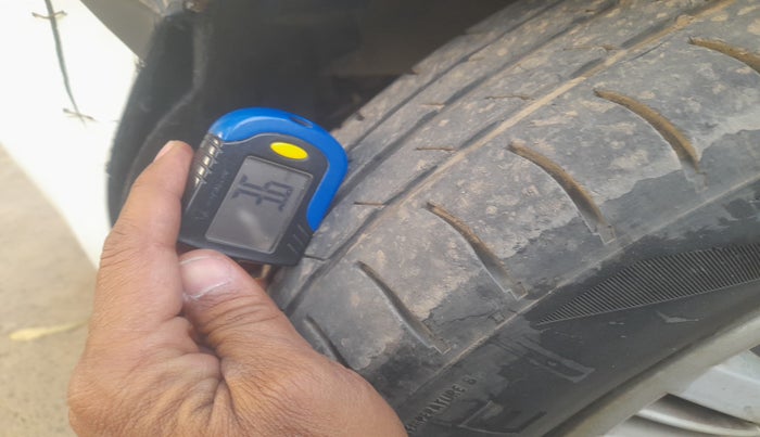 2011 Hyundai i10 MAGNA 1.2, Petrol, Manual, 1,24,902 km, tyre