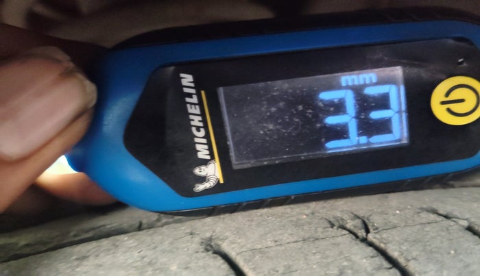 2011 Hyundai i10 MAGNA 1.2, Petrol, Manual, 1,11,516 km, tyre