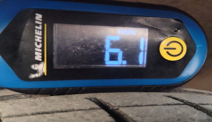 2011 Hyundai i10 MAGNA 1.2, Petrol, Manual, 1,11,516 km, tyre