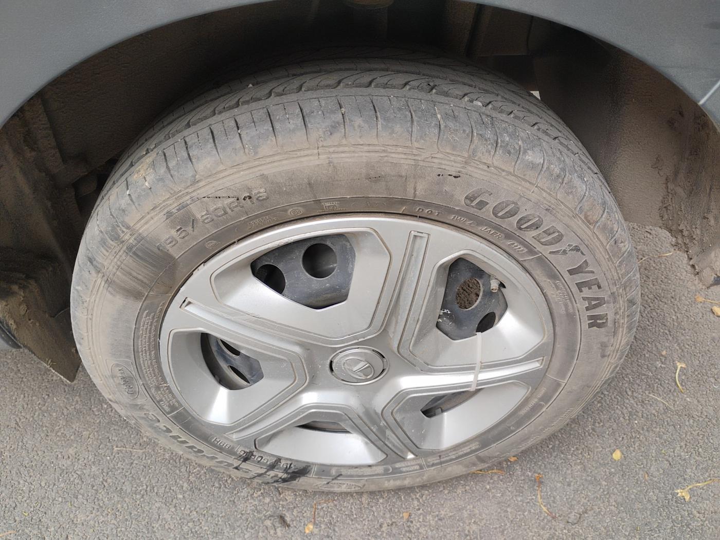 2022 Tata NEXON XM SUNROOF PETROL, Petrol, Manual, 26,086 km, tyre
