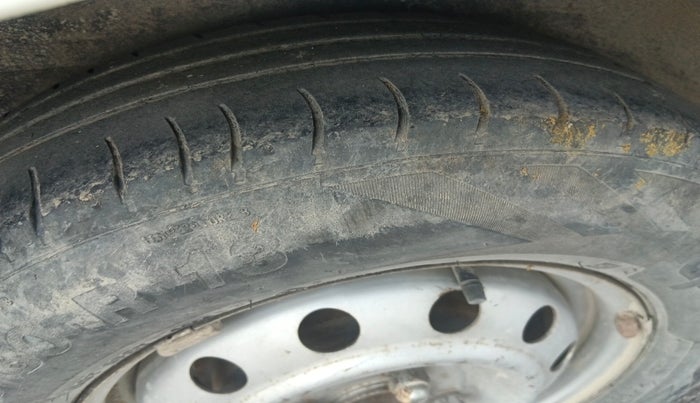 2015 Hyundai i10 MAGNA 1.1, Petrol, Manual, 1,36,479 km, tyre