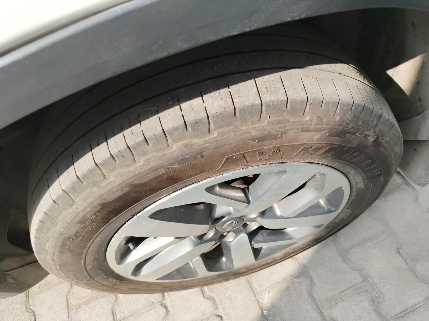 2021 Tata Safari XZ PLUS, Diesel, Manual, 1,57,241 km, tyre