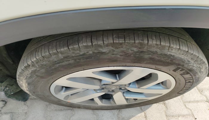 2021 Tata Safari XZ PLUS, Diesel, Manual, 1,57,241 km, tyre