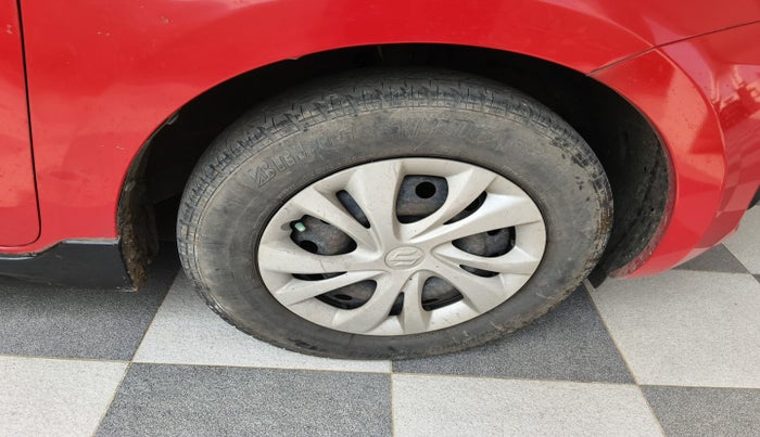 2019 Maruti Swift VXI, Petrol, Manual, 1,22,051 km, tyre