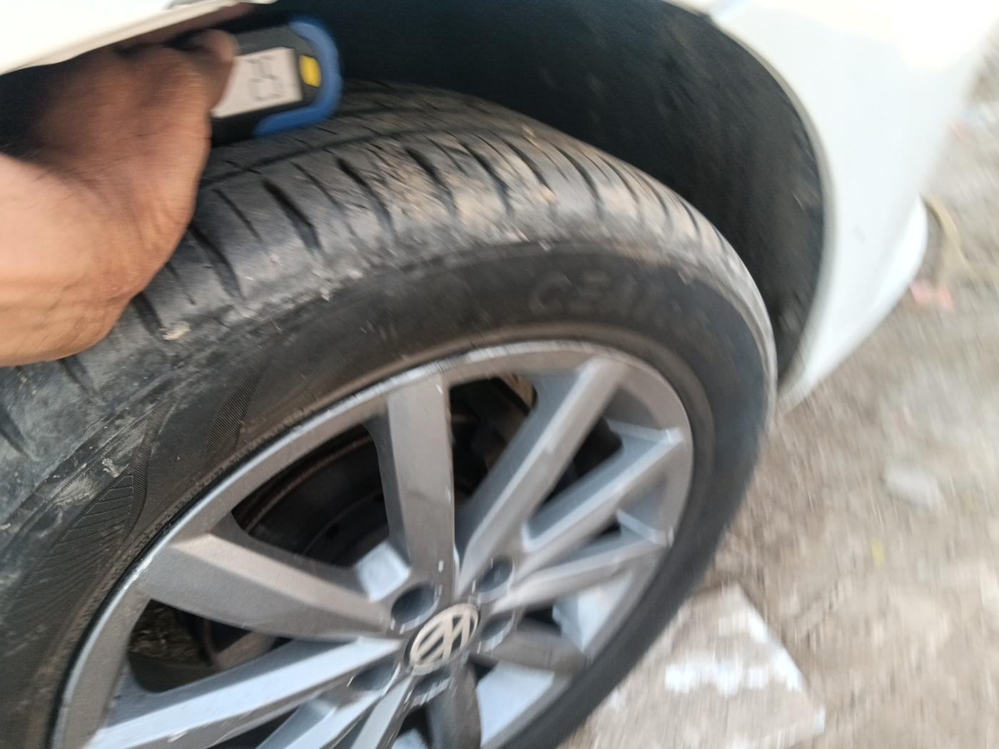 2018 Volkswagen Polo TRENDLINE 1.5L, Diesel, Manual, 76,471 km, tyre