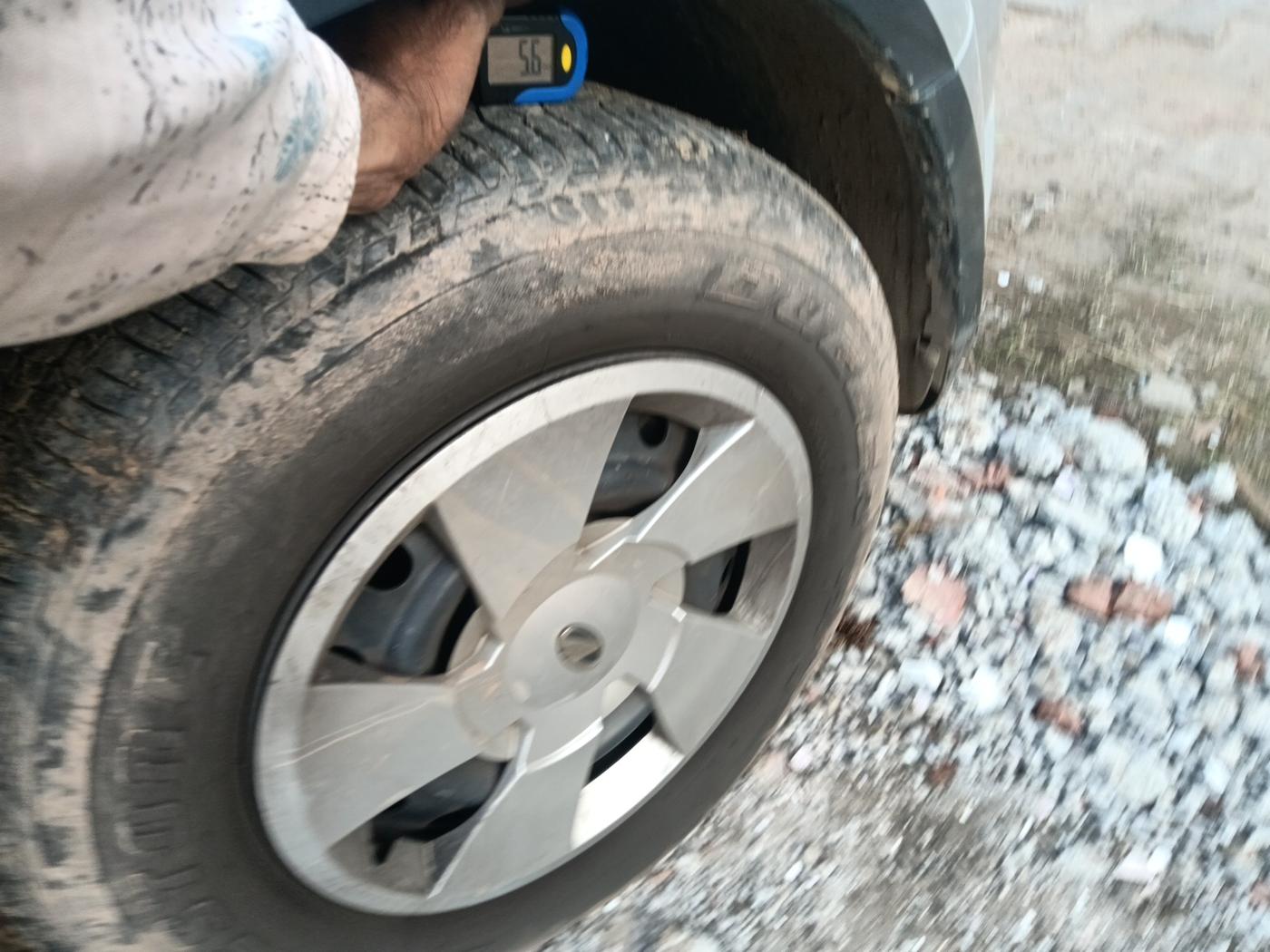 2017 Mahindra XUV500 W6, Diesel, Manual, 33,560 km, tyre
