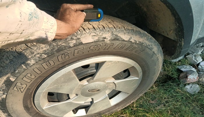 2017 Mahindra XUV500 W6, Diesel, Manual, 31,965 km, tyre