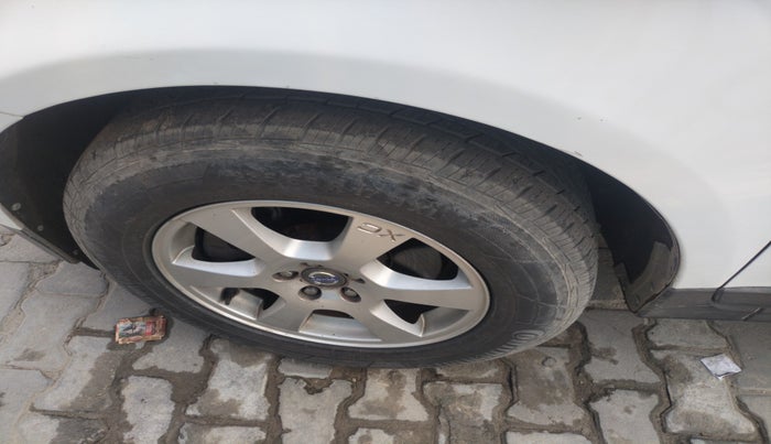 2013 Volvo XC 60 D4 KINETIC, Diesel, Automatic, 1,67,013 km, tyre