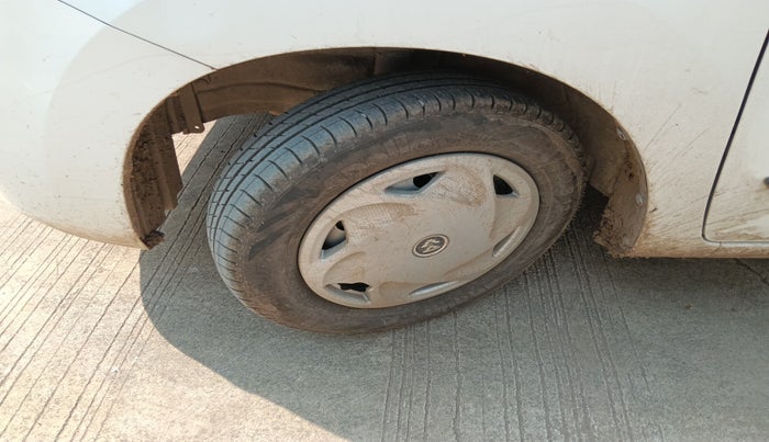 2014 Maruti Wagon R 1.0 LXI, Petrol, Manual, 77,000 km, tyre